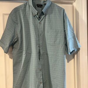 Van Heusen Men's Light Blue Casual Button Down Shirt